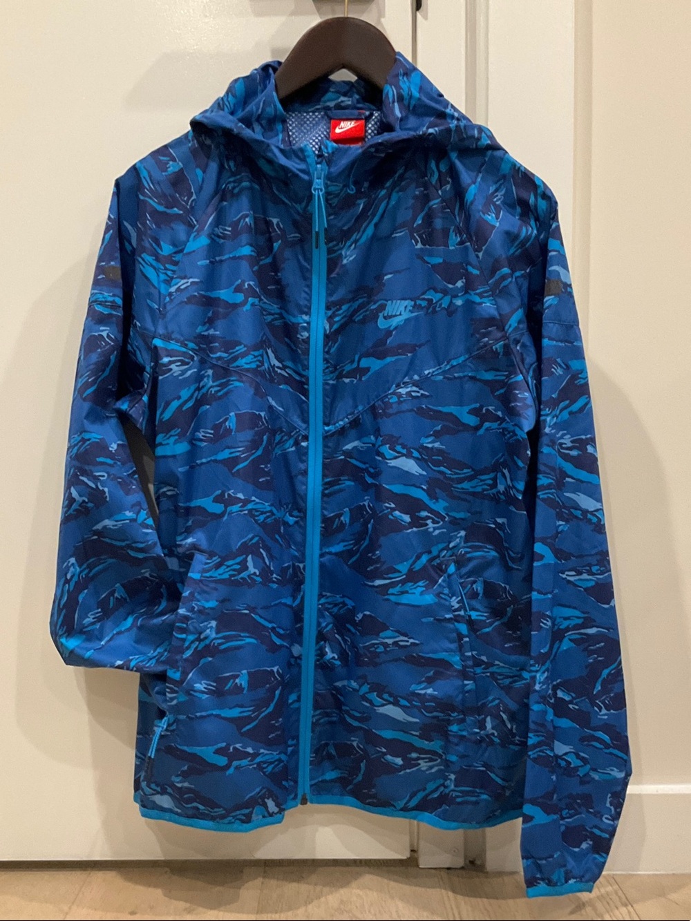 Nike Blue Camouflage Hooded Windbreaker Jacket turns into Crossbody Bag